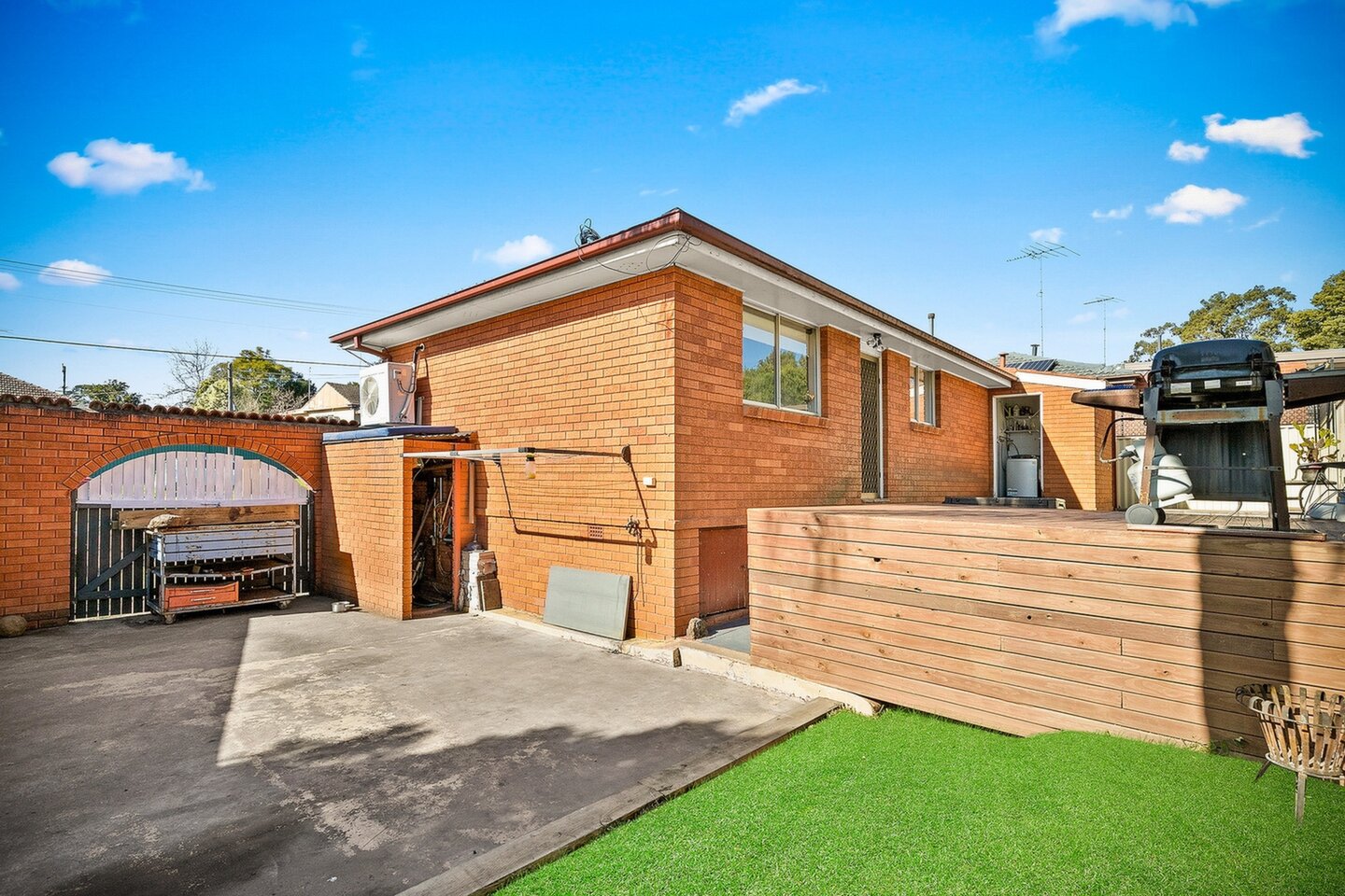 20 Sewell Avenue, Seven Hills Sold by ResponseRE Walsh Sullivan Baulkham Hills - image 1