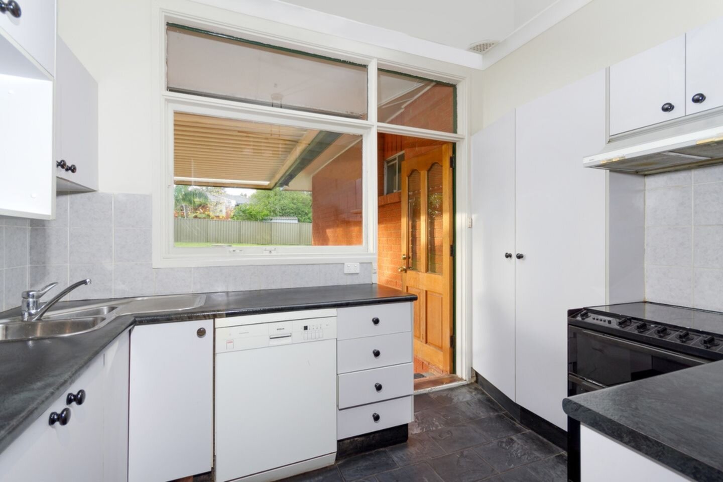 29 Edison Parade, Winston Hills Sold by ResponseRE Walsh Sullivan Northmead - image 1