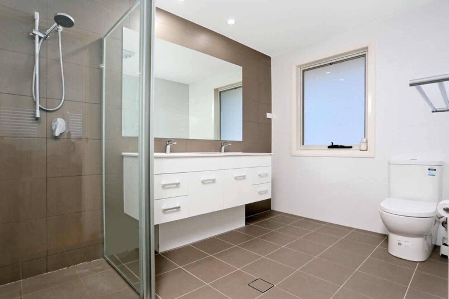 1A Buchan Place, Kings Langley Sold by ResponseRE Walsh Sullivan Northmead - image 1