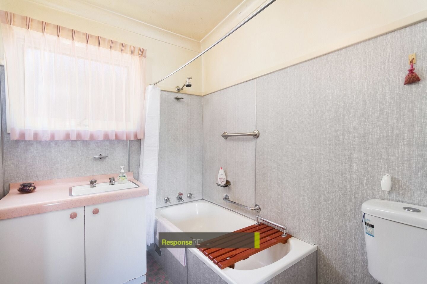 5 Ambleside Drive, Castle Hill Leased by ResponseRE Walsh Sullivan Northmead - image 1