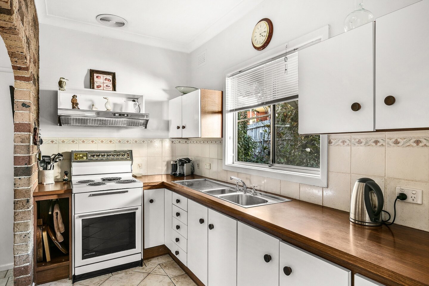 6 Veronica Crescent, Seven Hills Sold by ResponseRE Walsh Sullivan Baulkham Hills - image 1